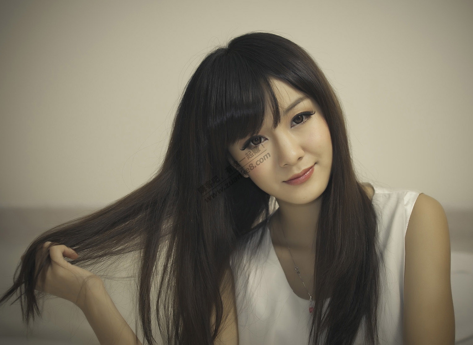 幼妻·<em>孤女</em>彷徨--御姐精致面庞,掩饰不住内心的
