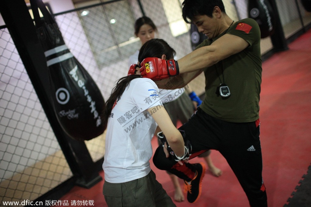 打她!中国<em>职业女杀手</em>秘密训练基地曝光!残酷特