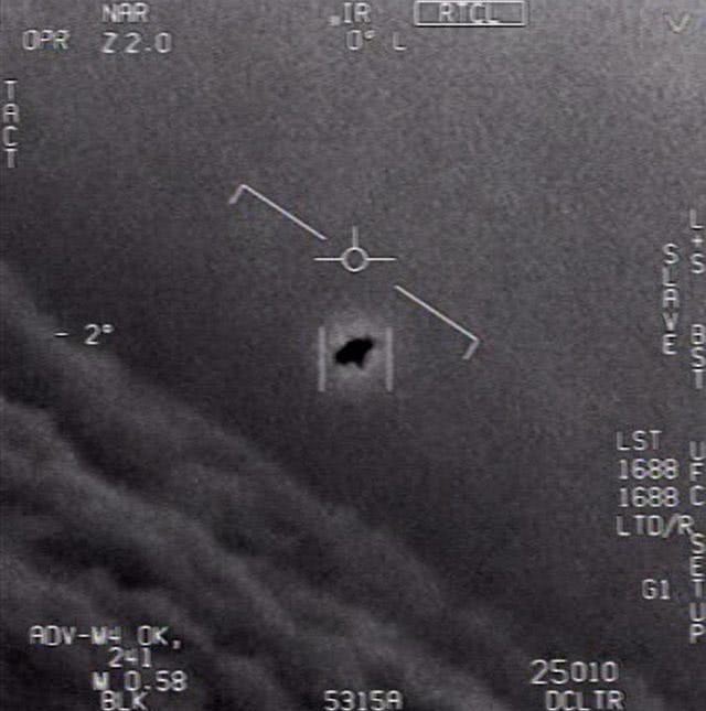 地球危险了-大家准备加入地球保卫战没：美国防部正式公开三段UFO视频-惠小助(52huixz.com)