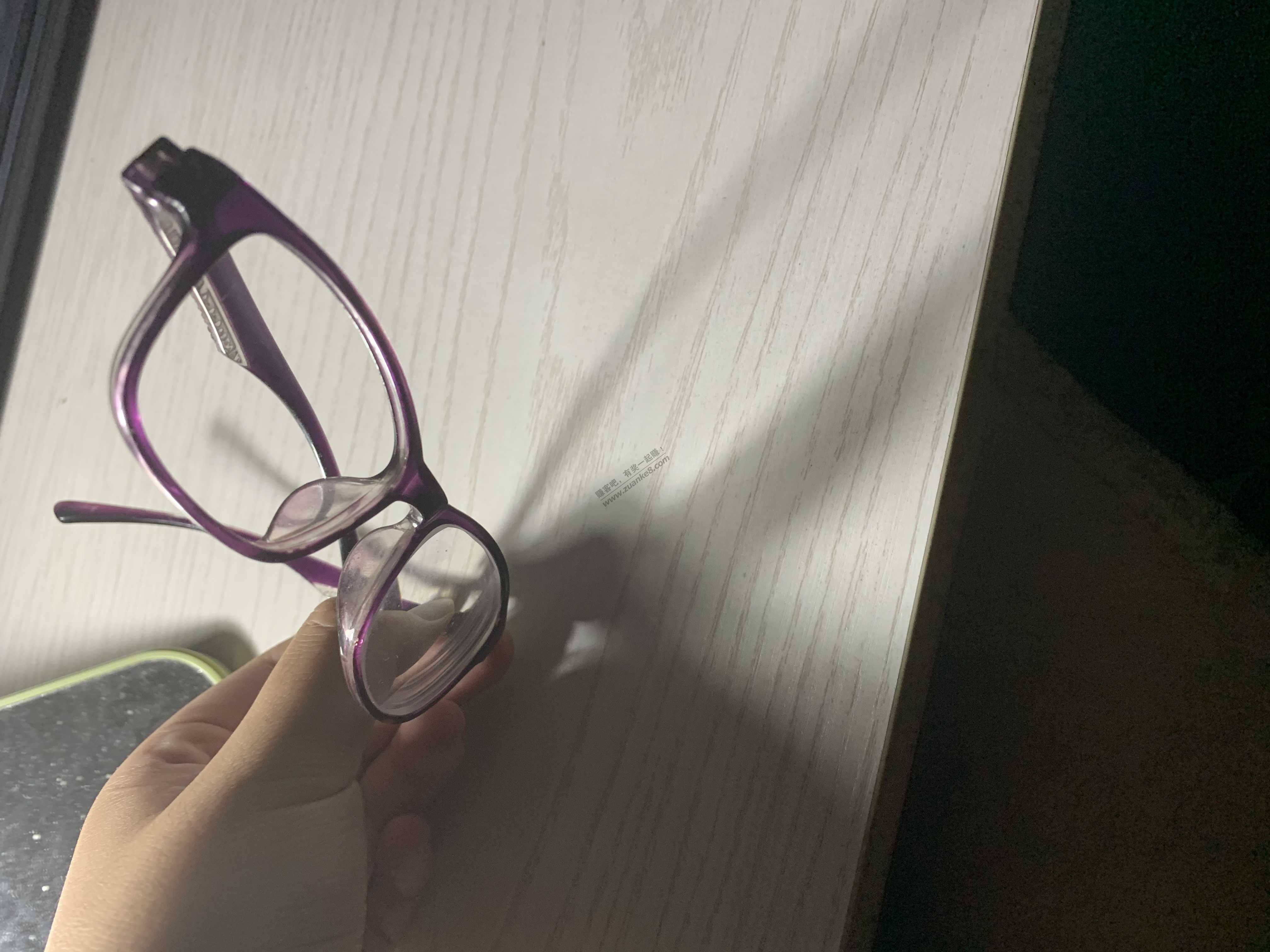 睡觉把自己眼镜一边镜片压碎了-是重新配镜还是可以只买一边镜片-惠小助(52huixz.com)