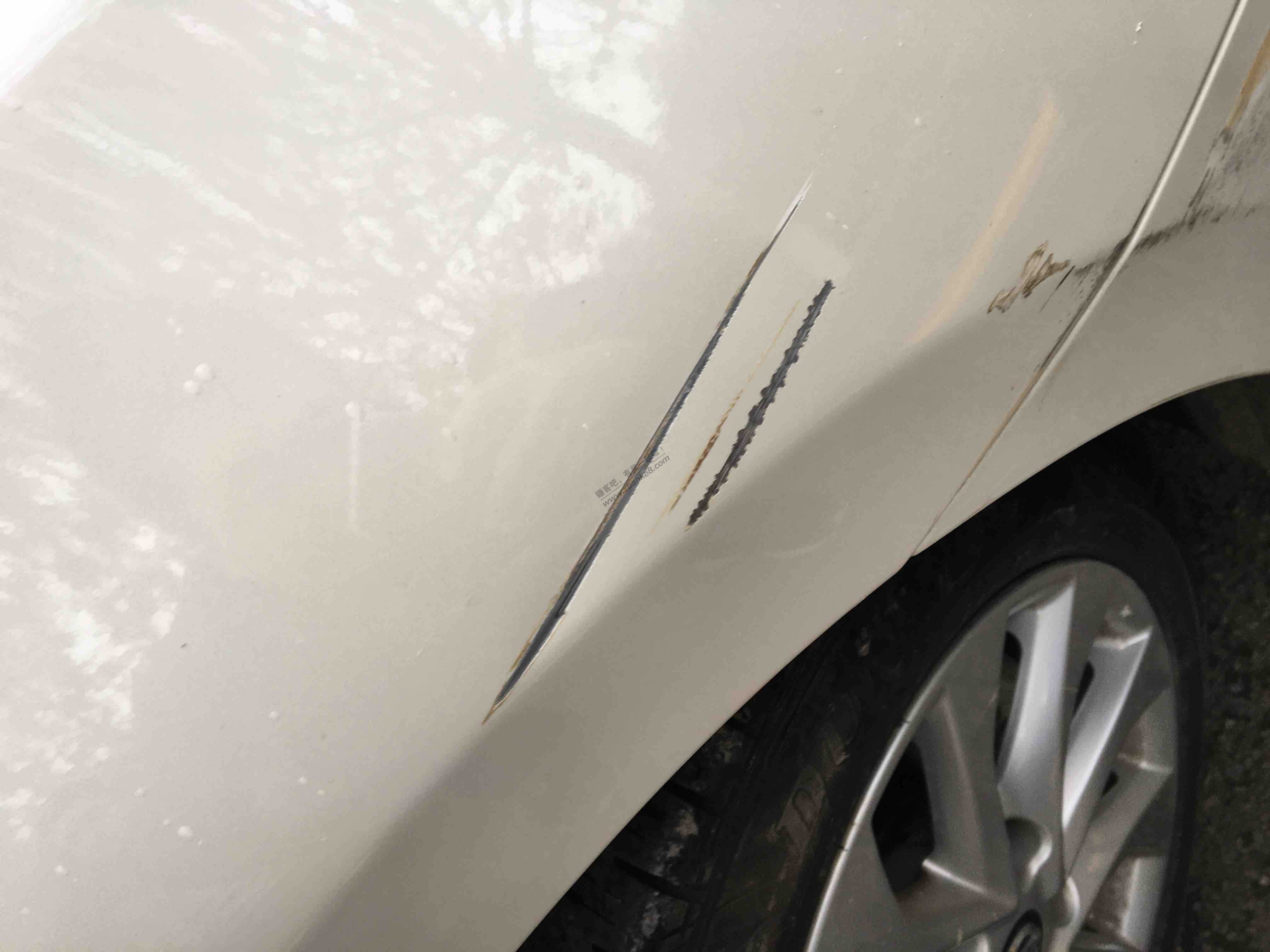 如果你的车被恶意划伤一圈或刮蹭怎么办？_车主