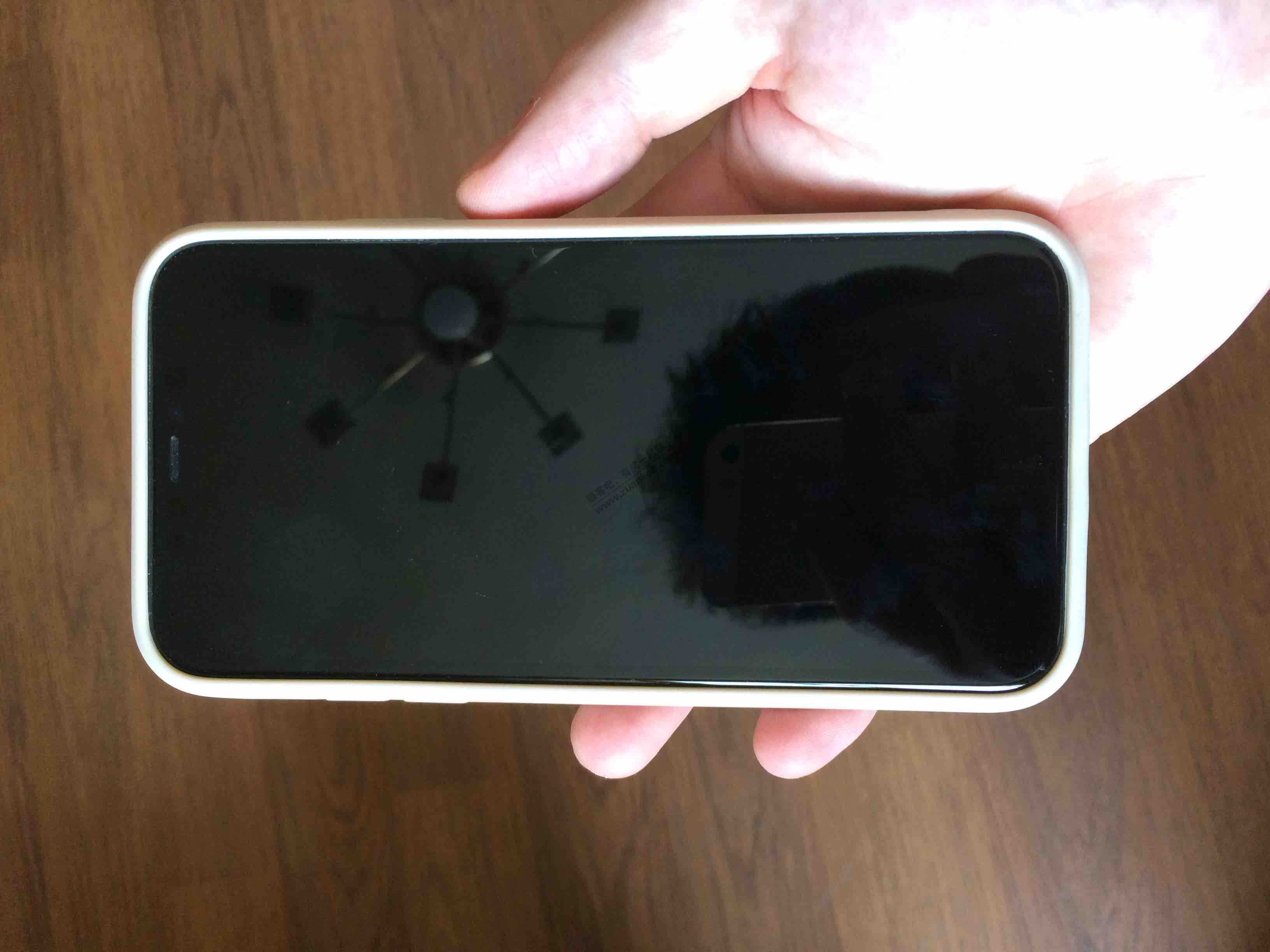 iphone11 被女朋友从15楼扔下去了-惠小助(52huixz.com)